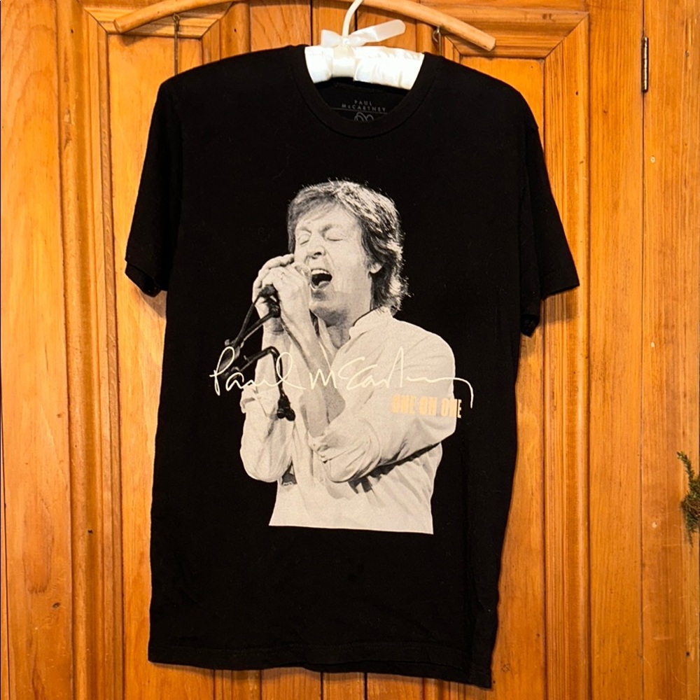 Paul McCartney Concert T-Shirt ~ S ~Black Graphic T-Shirt